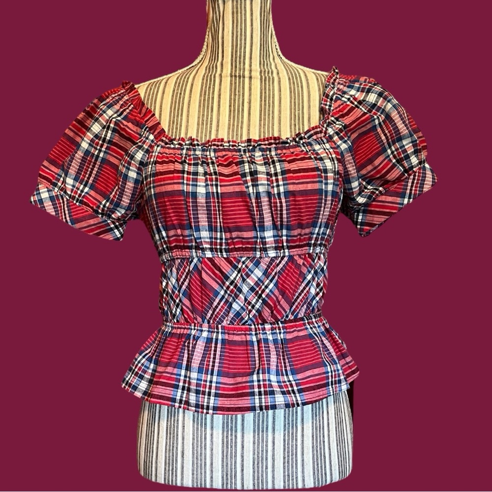 1b: Sim and Sam top. Sz m. Like new. Perfect for 4th of July